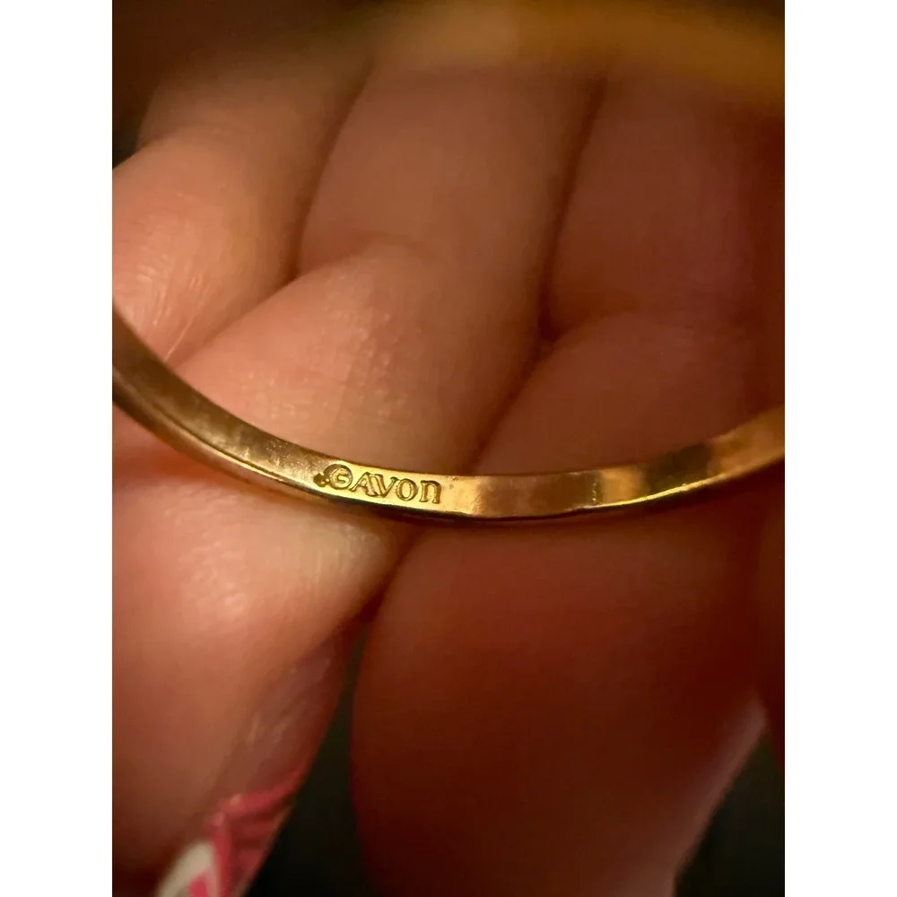Avon Gold Tone Abstract Bypass Ring Rhinestone Accent Wave Design Size 9